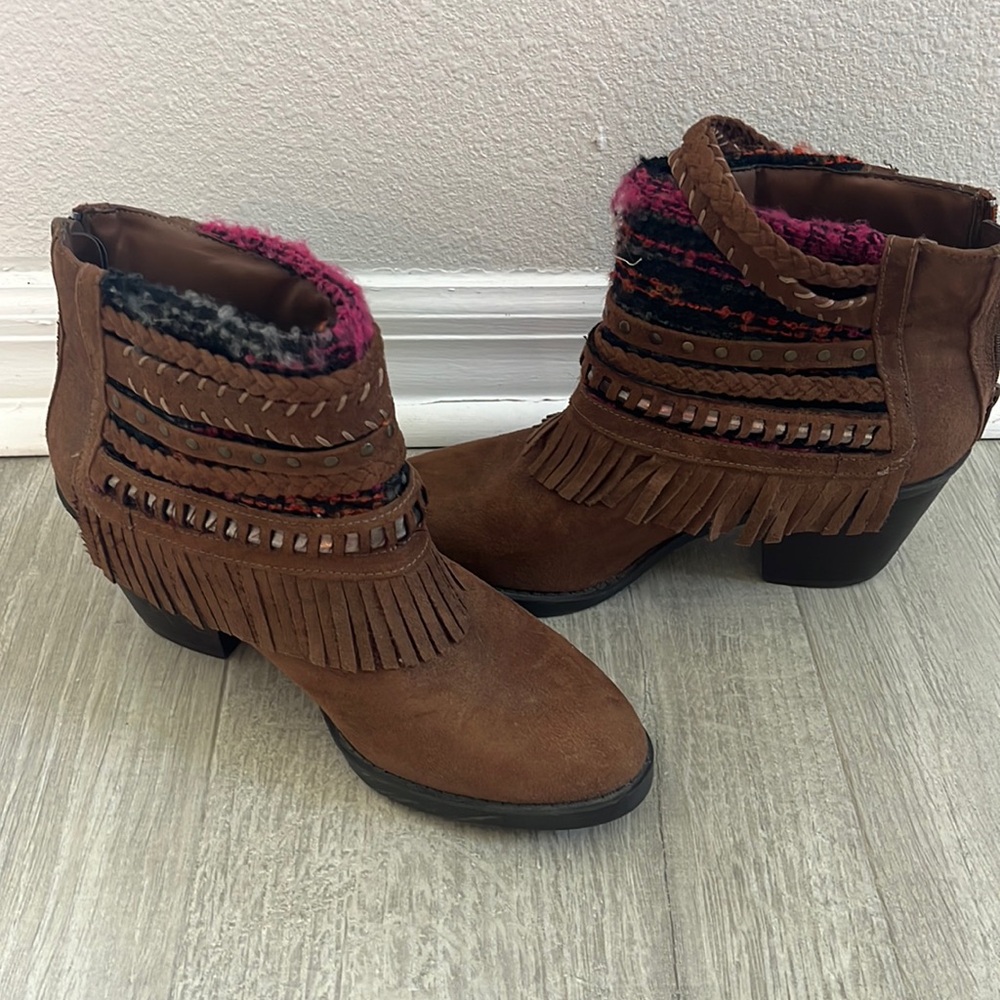 Mudd Boots size 9 with Fringe
